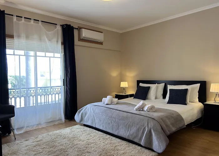 別荘 Moradia B - 200m Da Da Oura - Leste