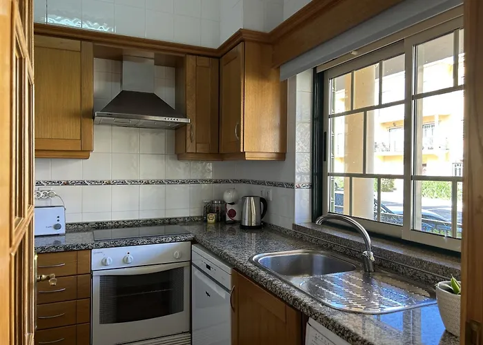 Moradia B - 200m Da Da Oura - Leste 別荘 *