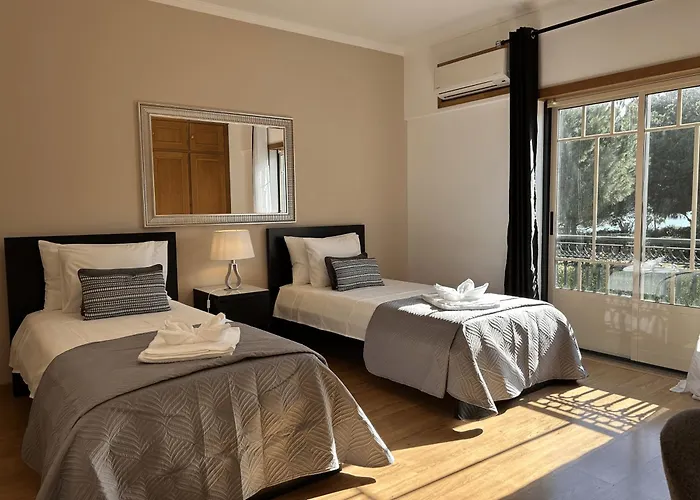 Moradia B - 200m Da Da Oura - Leste 別荘